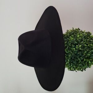 Four buttons black hat, cowboy hat, safari hat, women's O/S fits most